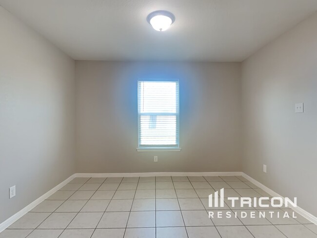 Building Photo - 652 Totem Trail Dr