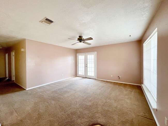 Building Photo - 707 Ruth Ct