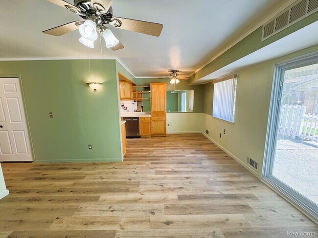 Building Photo - 15566 Dupage Blvd