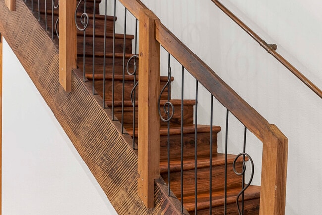 Building Photo - 975 Logan Creek Rd