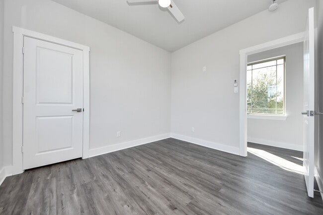 Building Photo - 1110 E Main St