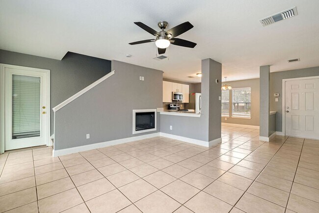 Building Photo - Don't Miss Out On This Spacious 3bd/2bath Home!