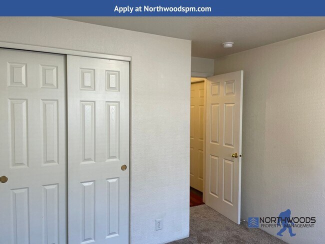 Building Photo - Beautiful 3 Bedroom 2 Bath Home