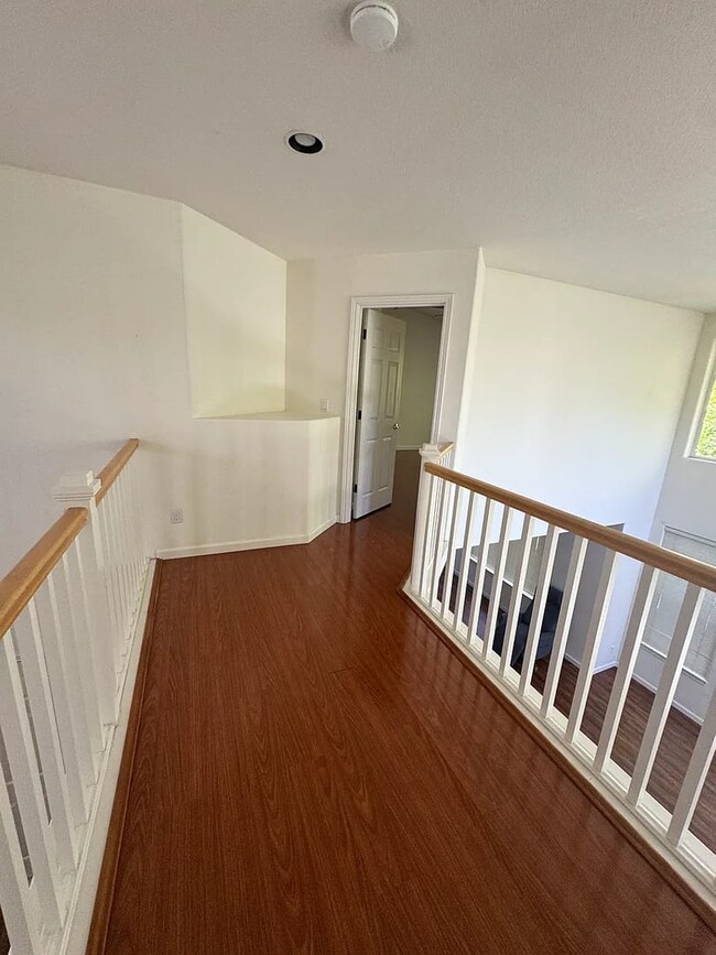 Building Photo - Hillsboro Living at Its Best 3bed/ 2.5 Bat...