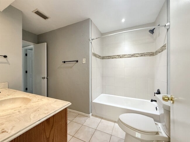 Building Photo - 405 Peninsula Dr