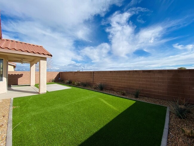 Building Photo - Beautiful single story in the Southwest! Quiet, secluded, and gated Sequoia community with park!