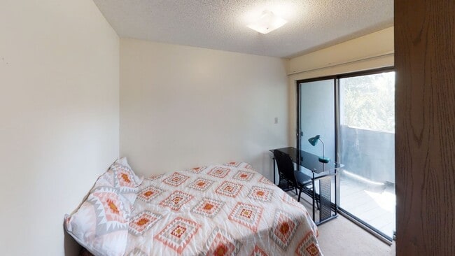 Interior Photo - 506 W Elm