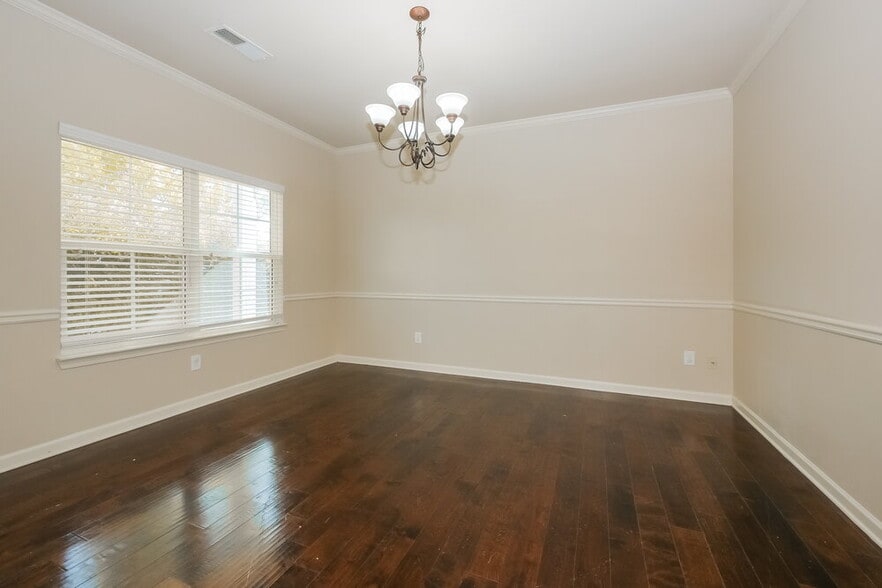 Building Photo - 917 Piedmont Dr