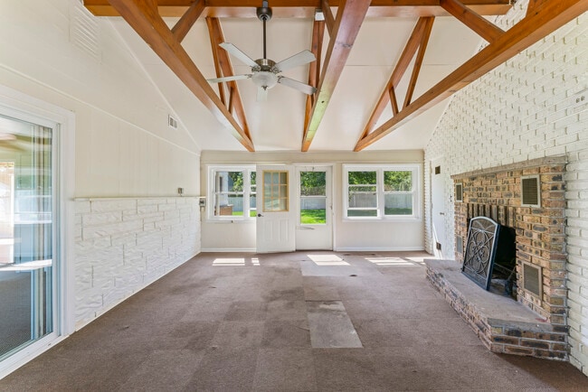 Building Photo - 4501 E Kuhn Rd