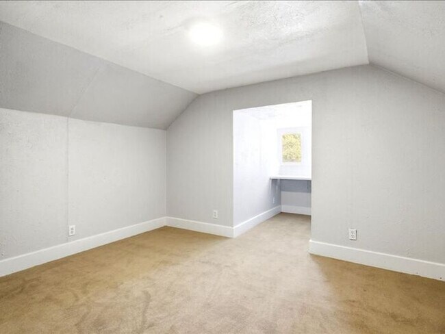 Building Photo - Salt Lake Central: large 3 bedroom, 2 bath + office