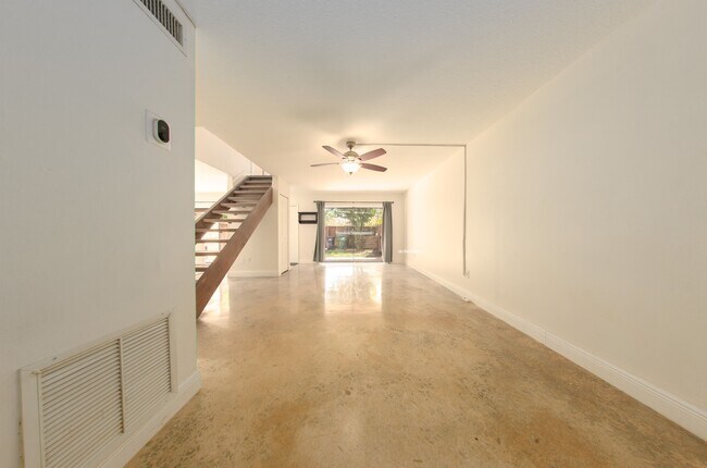 Building Photo - 6724 SW 114th Pl