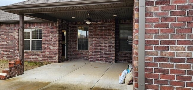 Building Photo - 3200 SW Hazelnut Ave