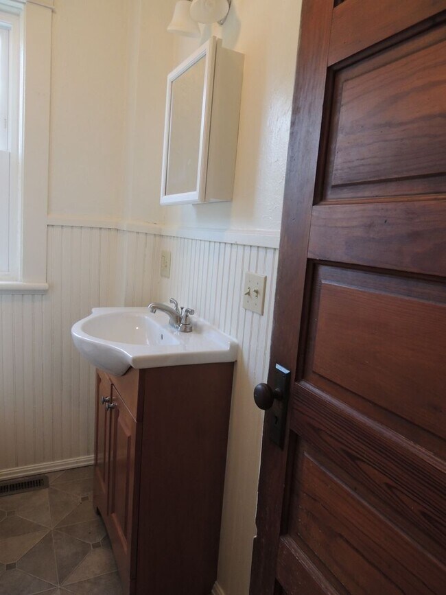 Building Photo - 3 Bedroom Townhouse in Pleasant Gap