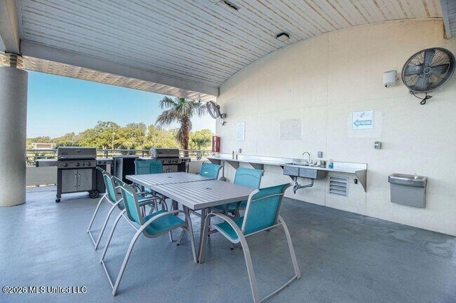 Building Photo - 2060 Beach Blvd