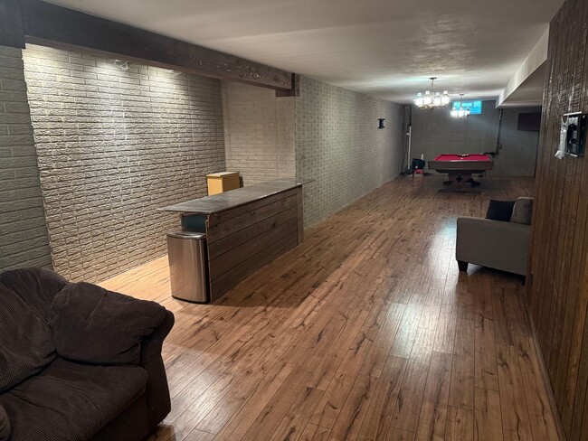 Building Photo - Updated 3BR Home in Prime Wauwatosa Locati...