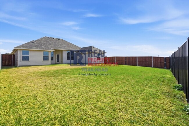 Building Photo - Thoughtfully Designed 4 Bed Home with Elevated Interiors and Lake Views