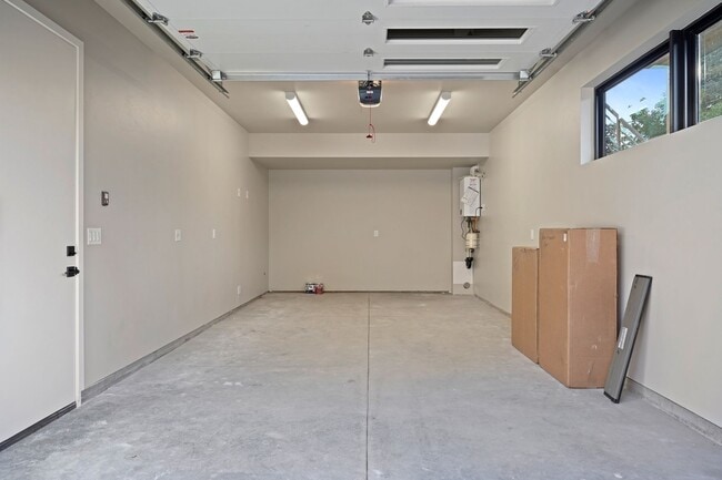 Building Photo - Newer ADU with Garage and Most Utilities Paid