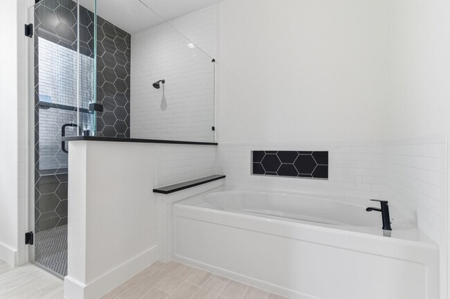 Building Photo - 3515 Country Club Blvd