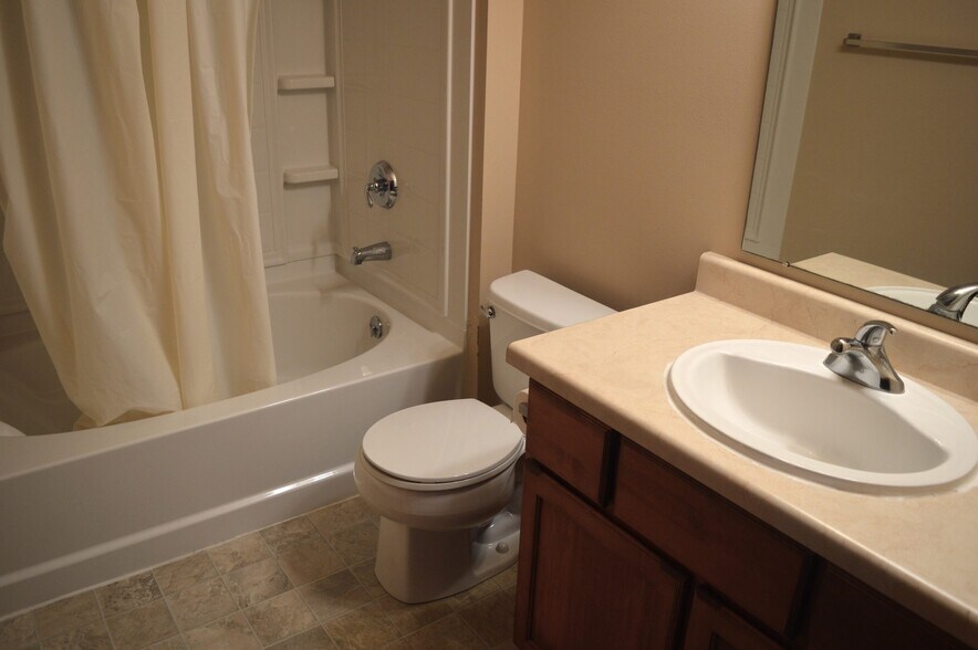 Building Photo - 708 Sundance Dr