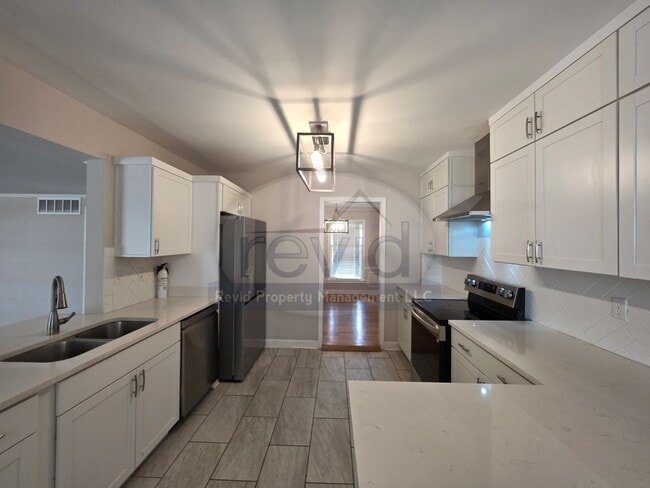 Building Photo - 99 Perkins Extd