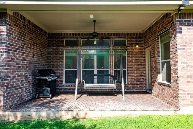 Building Photo - 15524 Belfin Dr