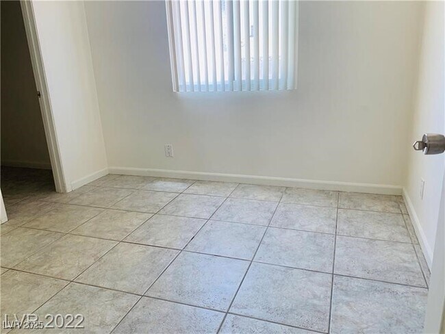Building Photo - 501 Slayton Dr