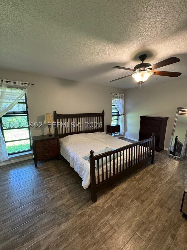 Building Photo - 2736 Carnation Ct