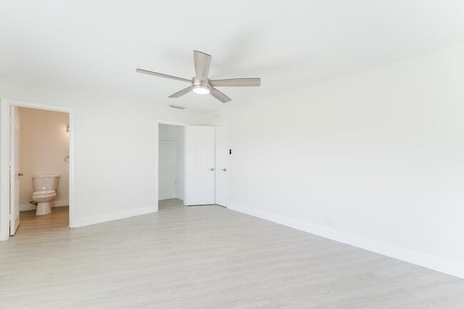 Building Photo - 323 Spanish River Blvd