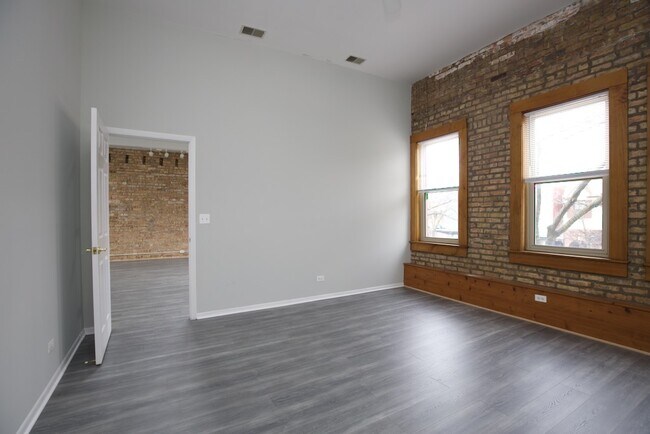 Building Photo - 655 N Central Ave