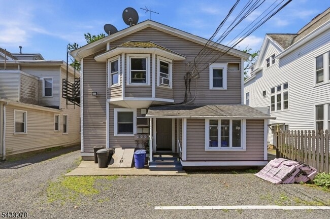 Building Photo - 82 Maple Ave