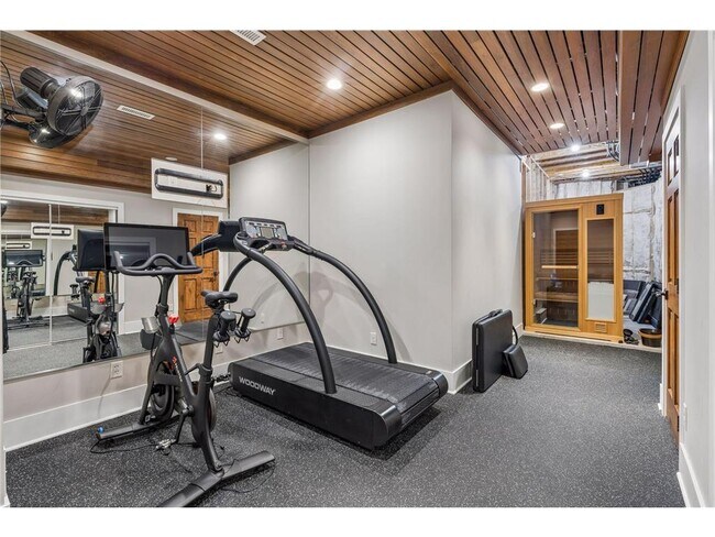 Building Photo - 15700 Portico Dr
