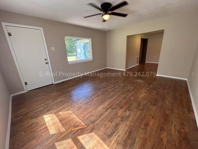 Building Photo - 500 Gillette Ave
