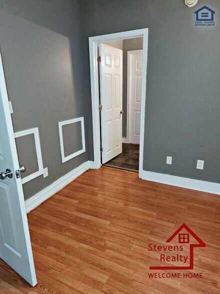 Building Photo - 912 W Scott Ave