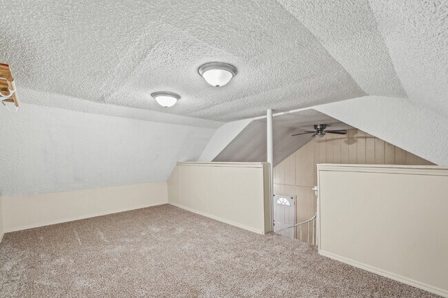 Building Photo - Large Efficiency w/ Loft, Minutes from TTU & Medical District