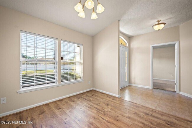 Building Photo - 929 Raindrop Ln