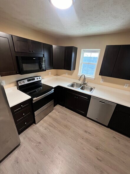 Building Photo - 33 E Lacrosse Ave