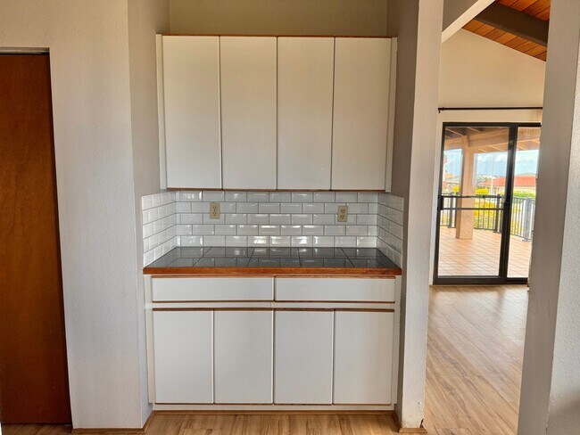 Building Photo - Pet friendly & Spacious - 3 Bedroom / 2 Ba...