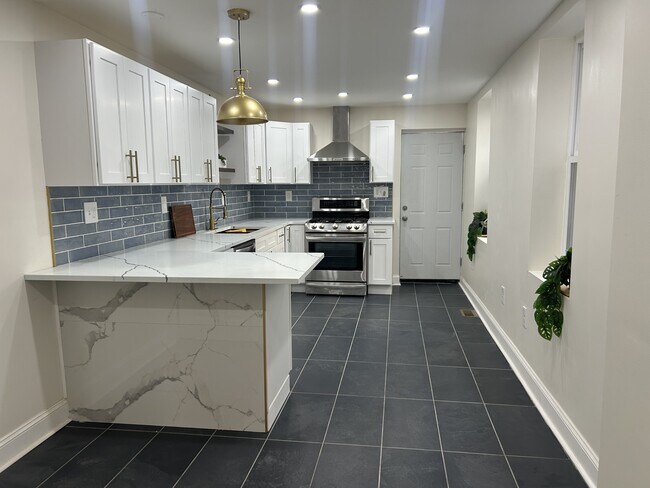 Building Photo - 2016 N Woodstock St