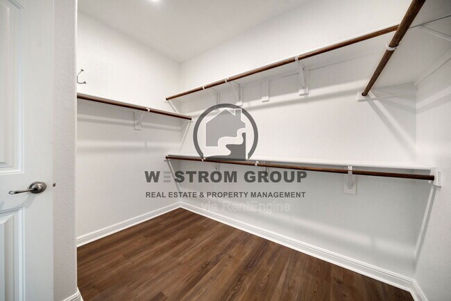 Building Photo - 1036 Cushing Dr