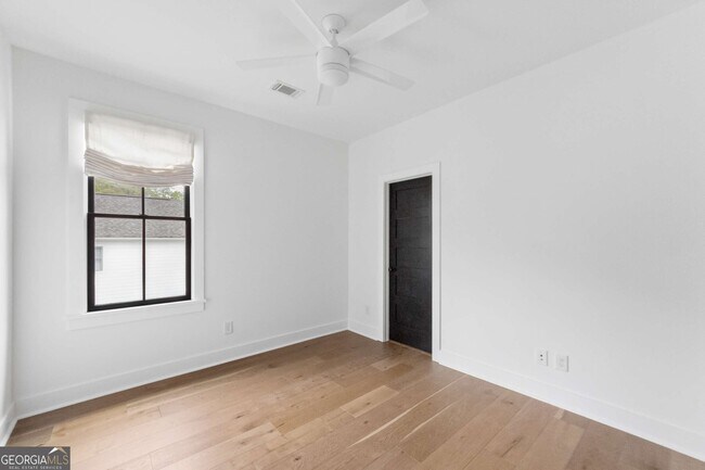 Building Photo - 98 Middle St