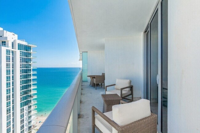 Building Photo - 4011 S Ocean Dr