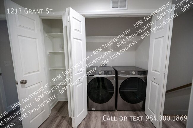 Building Photo - 1213 Grant St