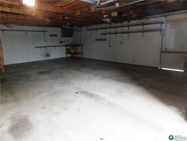 Building Photo - 3021 Rosewood Ct