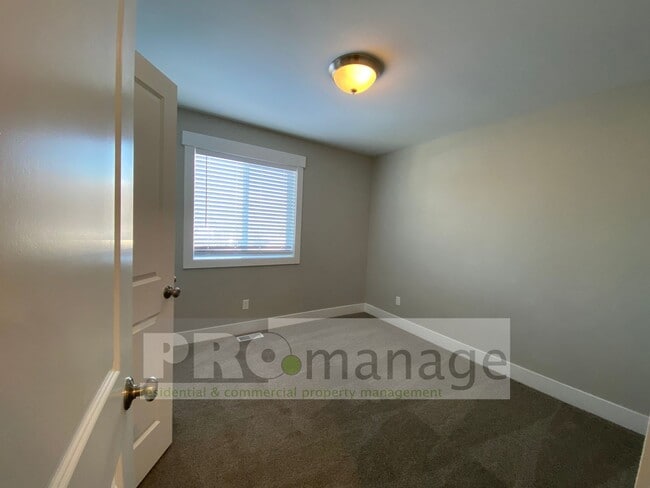Building Photo - 3 bd, 2.5 bath Townhouse in Rigby