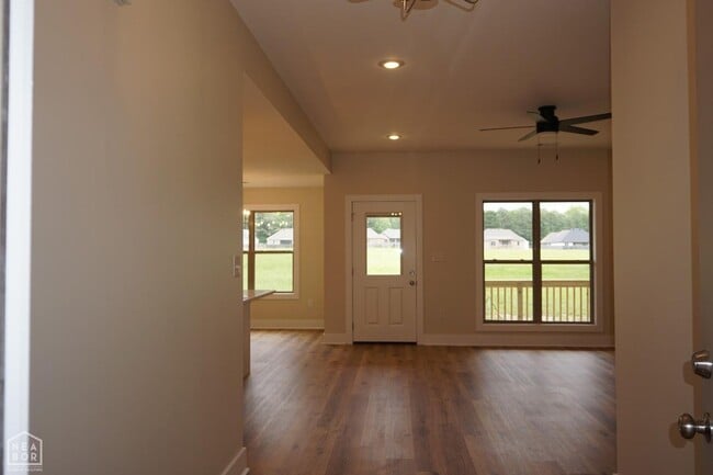 Building Photo - 3 Bedroom, 2 Bath Home in Brookland