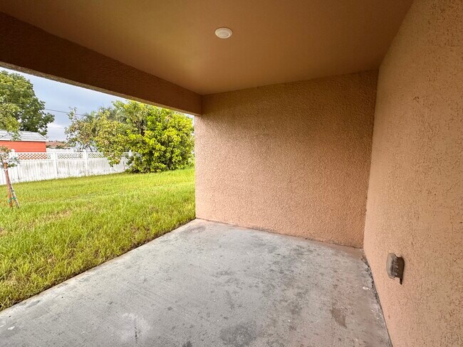 Building Photo - 1714 Four Mile Cove Pkwy