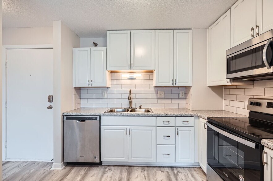 Kitchen - 66 9th St E
