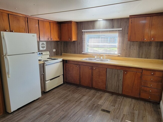 Building Photo - Beautiful 2/1 Near Water in Hernando!!!