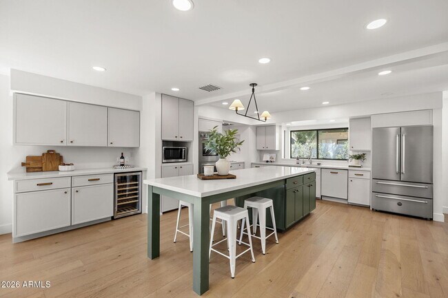 Building Photo - 7602 E Vía Del Reposo