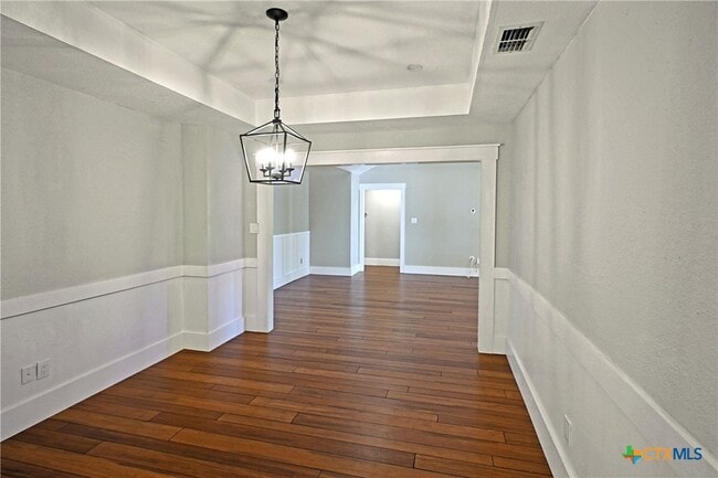 Building Photo - 953 River Bank